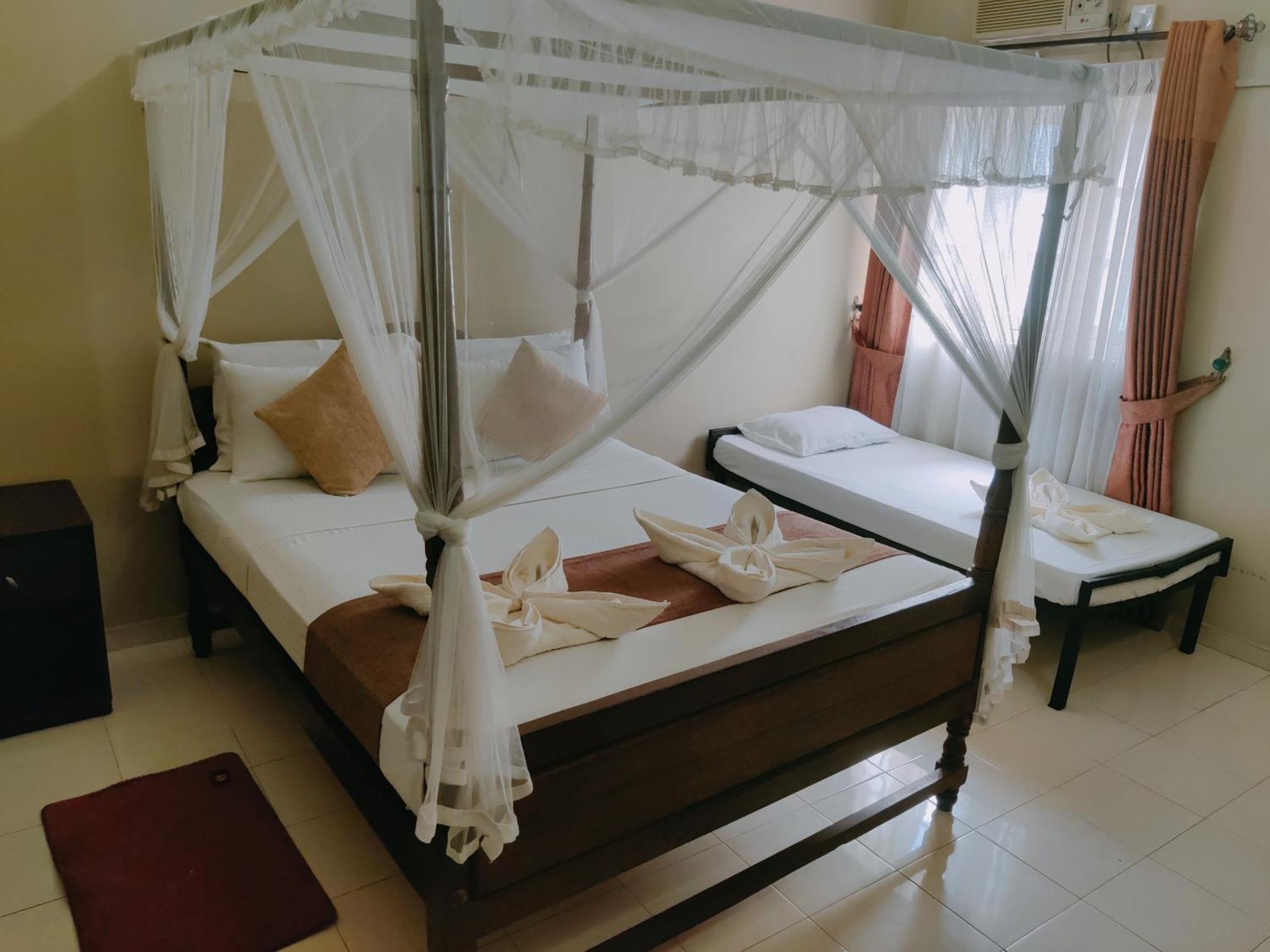Grand Colonial Viveka Hotel Kurunegala Exterior photo