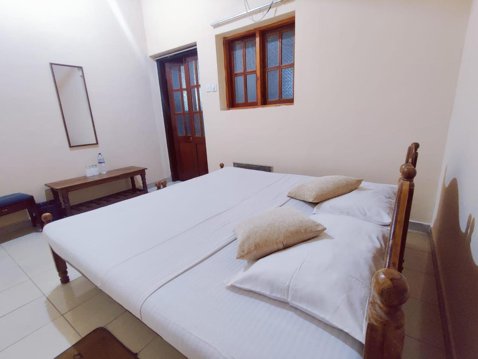 Grand Colonial Viveka Hotel Kurunegala Exterior photo