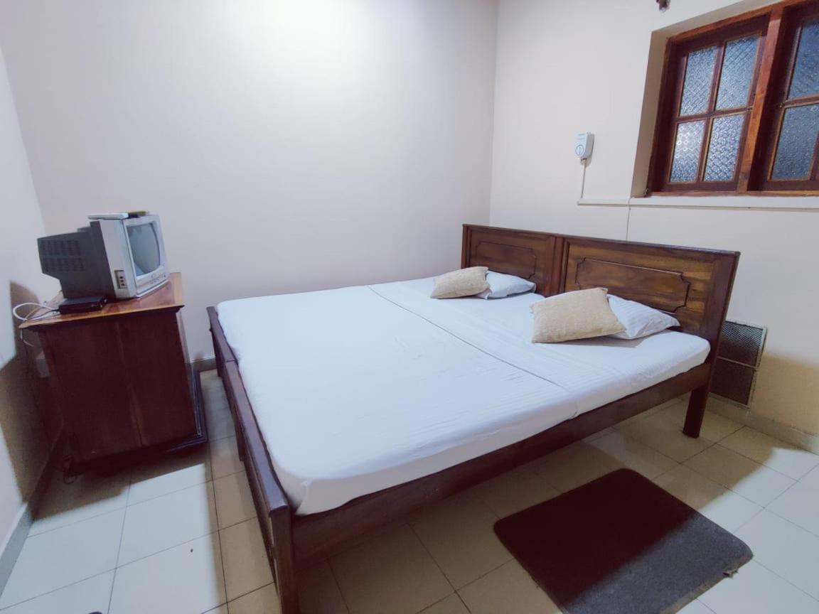 Grand Colonial Viveka Hotel Kurunegala Exterior photo