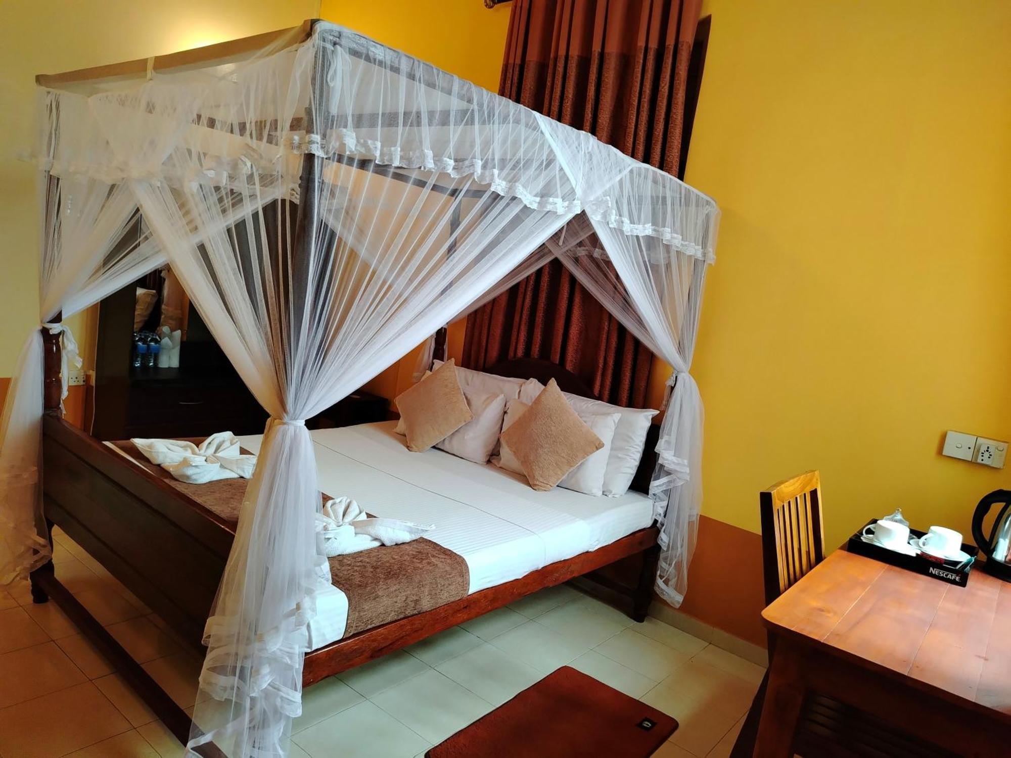 Grand Colonial Viveka Hotel Kurunegala Exterior photo