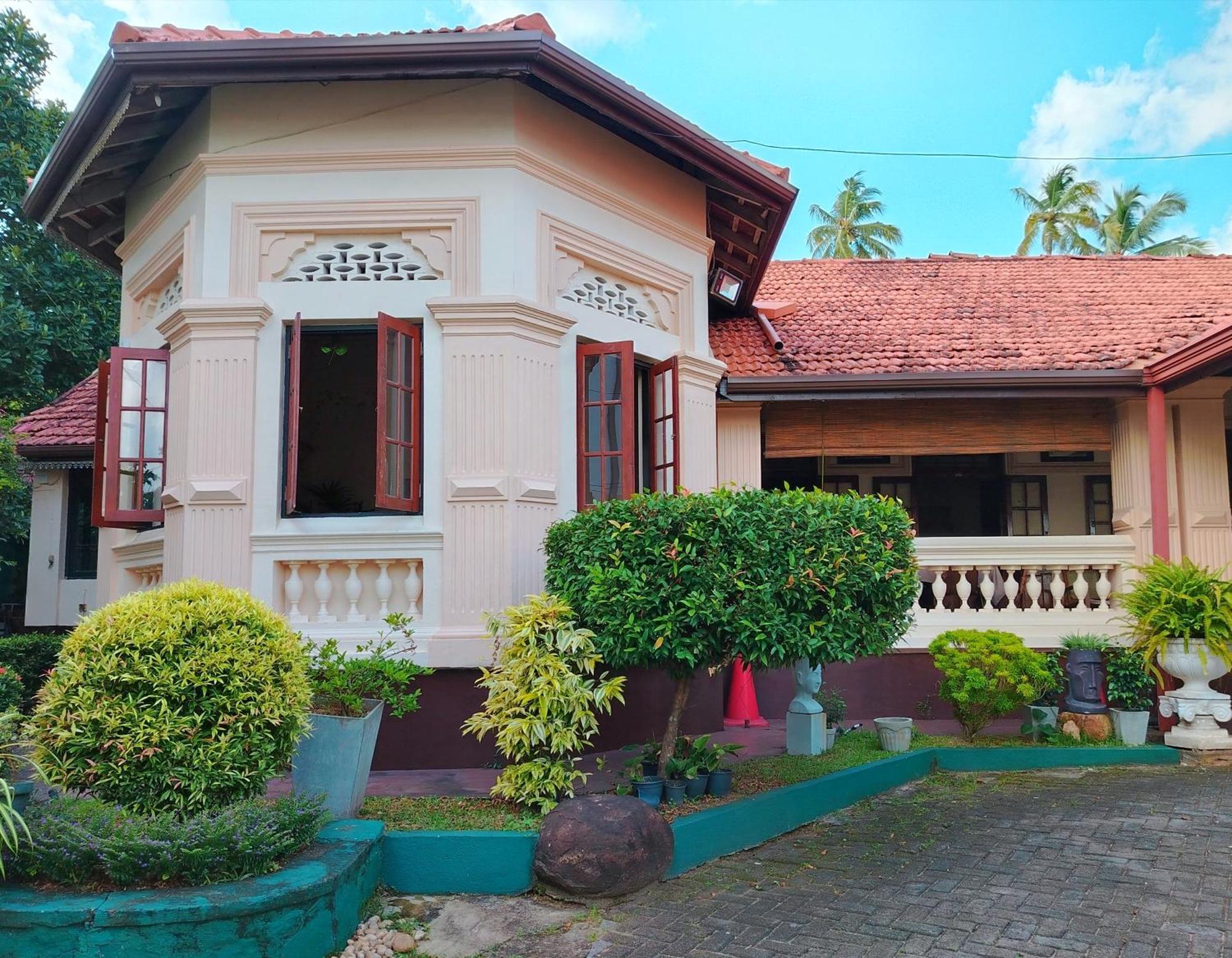 Grand Colonial Viveka Hotel Kurunegala Exterior photo